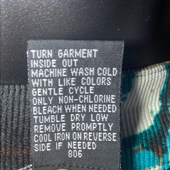 ❄️3/$15❄️Colorful Abstract Pattern Jacket - Picture 10 of 11